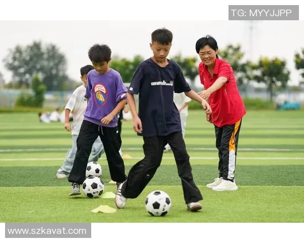 足球场上的传奇我是一名足球明星与梦想同行的故事