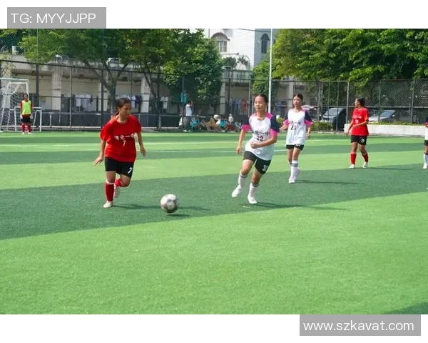 可爱足球明星女球员幼稚风格图片大全展现青春活力与运动魅力