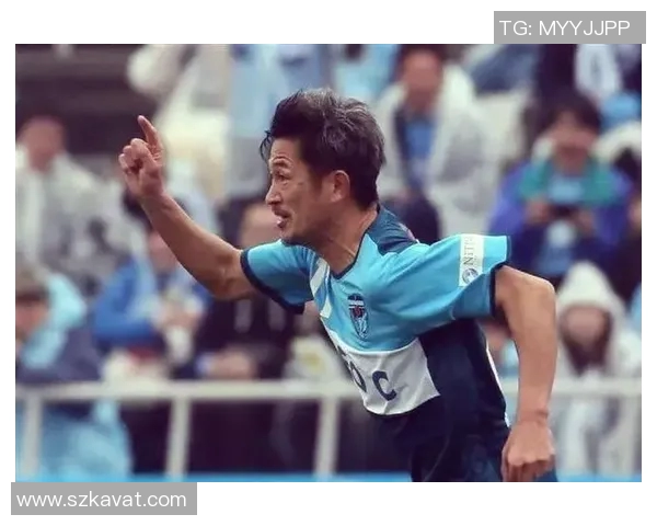 早期足球明星大爷的传奇故事与辉煌成就揭秘